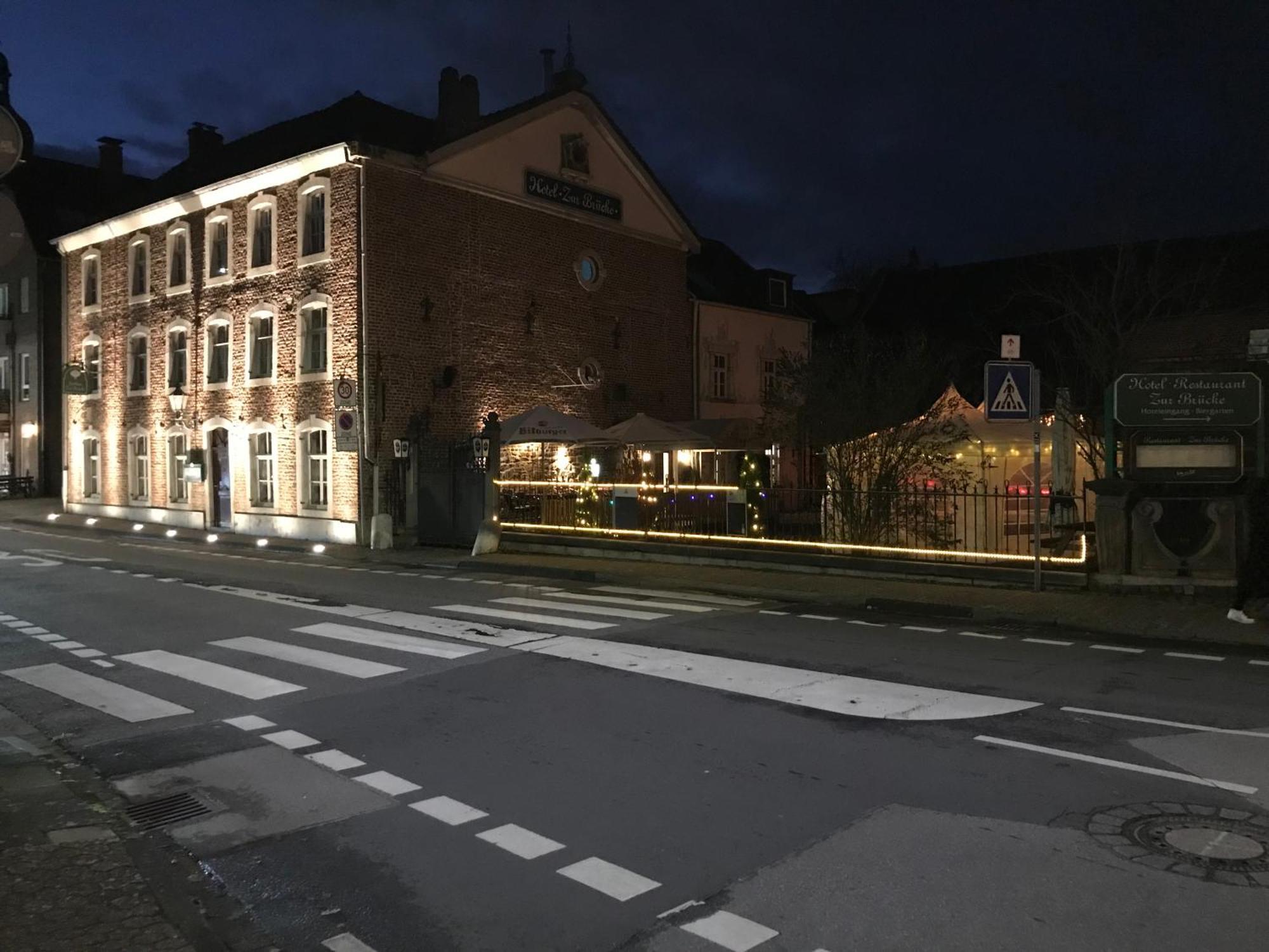 Hotel Zur Bruecke Херцогенрат Экстерьер фото