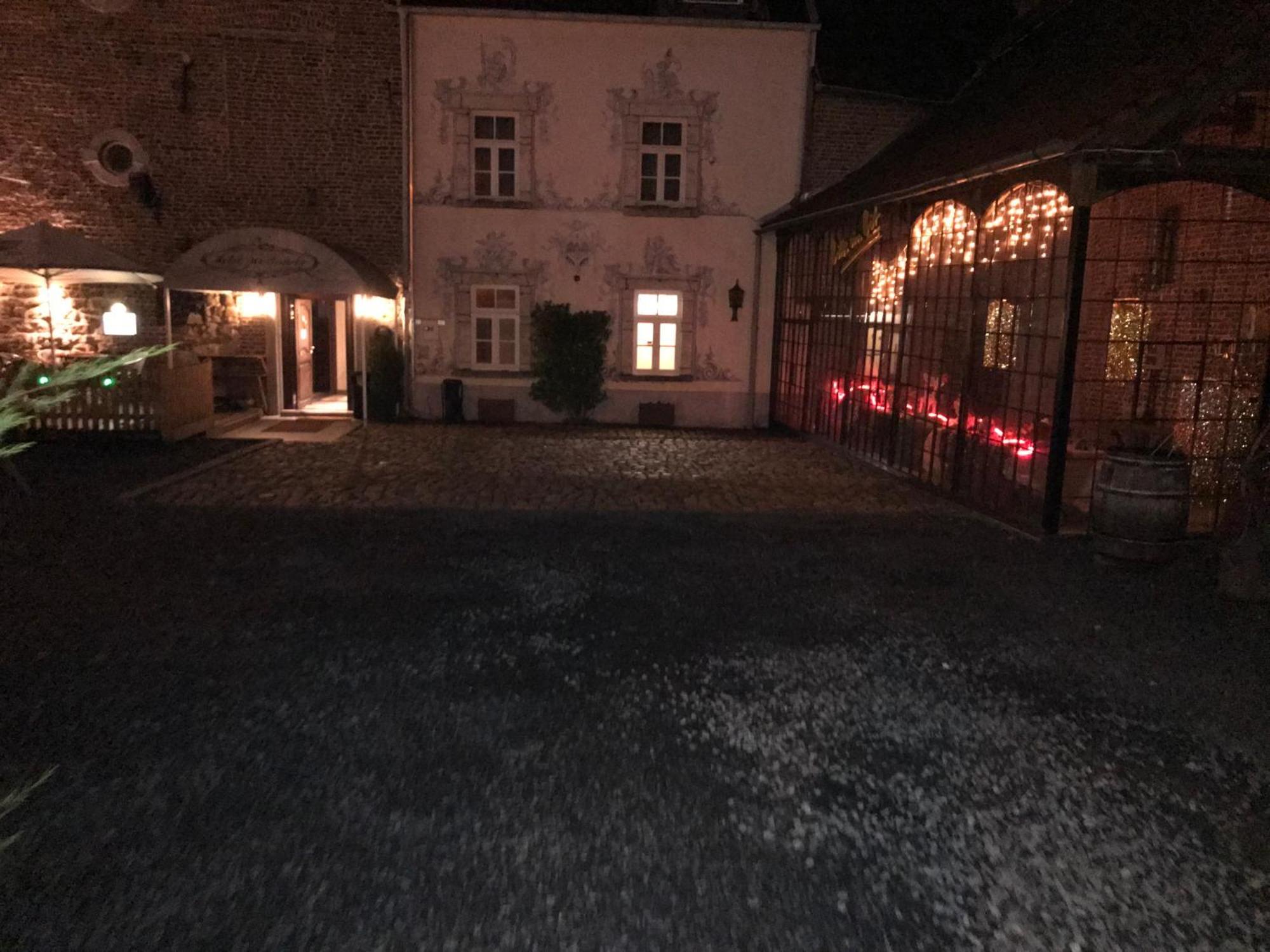Hotel Zur Bruecke Херцогенрат Экстерьер фото