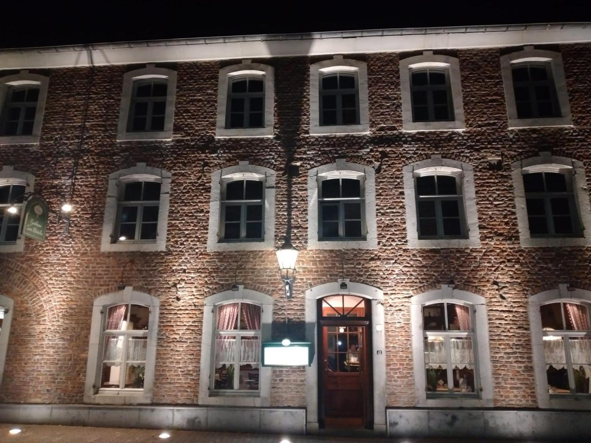 Hotel Zur Bruecke Херцогенрат Экстерьер фото